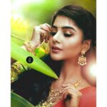 Pavithra Lakshmi Instagram – Mua @beautyblissbydivs 
Blouse @ishithaa_design_house 
Saree @kajamsilks
Jewellery @fineshinejewels
Photography @sense8photography 
@dilipkumar_photography
