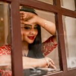 Pavithra Lakshmi Instagram – காட்சிபிழை நீ என்றேன்
காதல் பிழை நான் என்றாய்