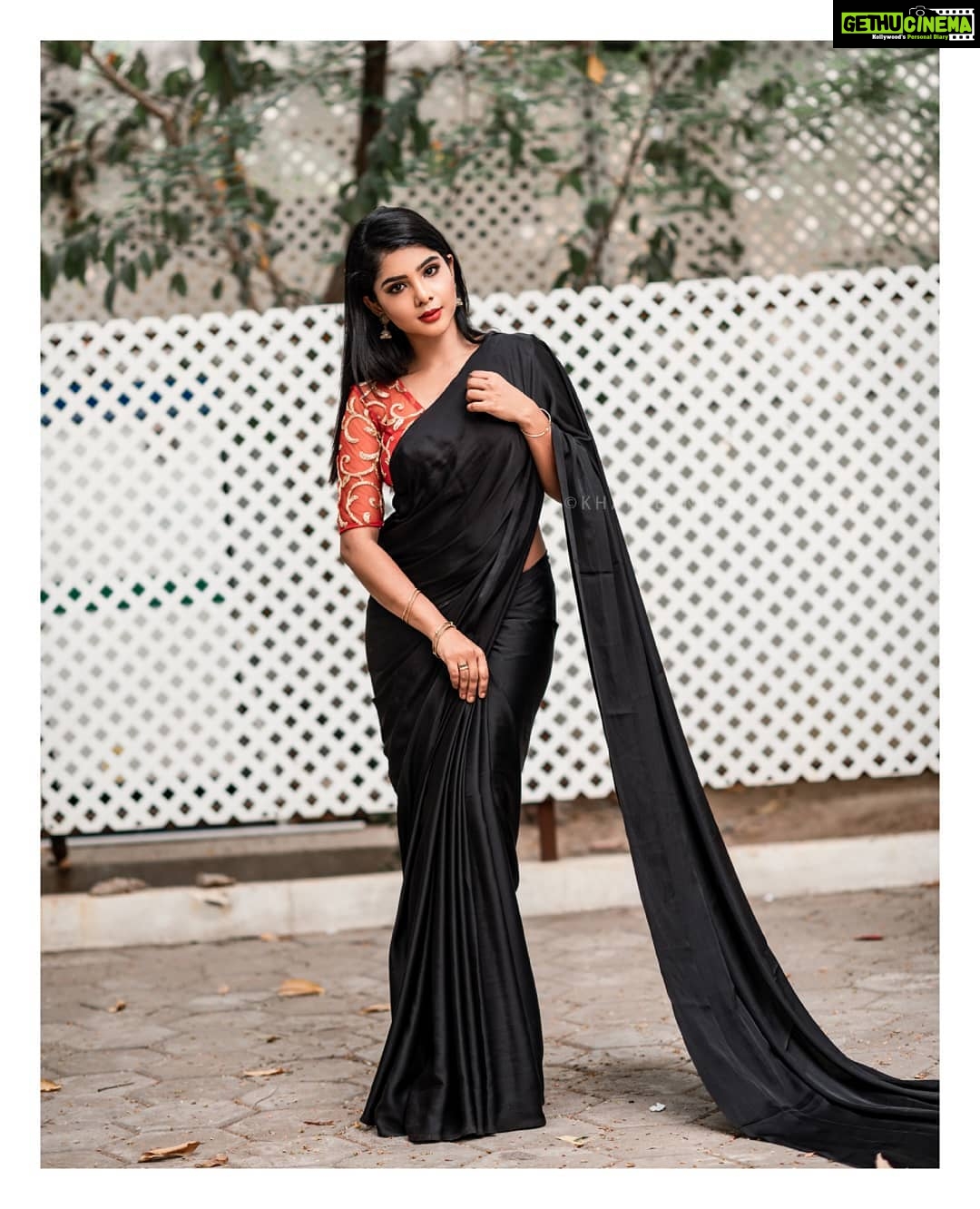 Pavithra Lakshmi Instagram - கனா கண்டேன் தோழி நான் . புகைப்படம் @khanleanderphotography ஒப்பனை @madhus_maquillag சிகை @priya_hair_makeupartist ஆடை @yoshnasbyela