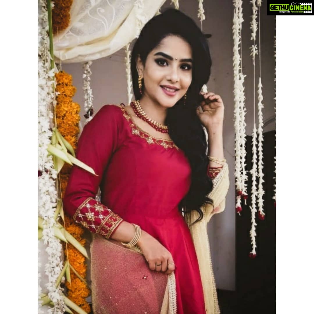 Pavithra Lakshmi Instagram - காரிகை கனவு ❤️ . . Wardrobe courtesy @adhiktha_by_sn #pavithralakshmi #pavithra #popzy #actor #model #blahblahblah