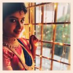 Pavithra Lakshmi Instagram – Be a painting, paint your days with love joy and happiness ❤️ trust in you babe😘

Makeover and styling @pavithra_stylist.offl
Thank you for the saree mummy @rcl_pavi 
#pavithralakshmi #pavithra #popzy #actor #model #jewelleryshoot #blahblahblah