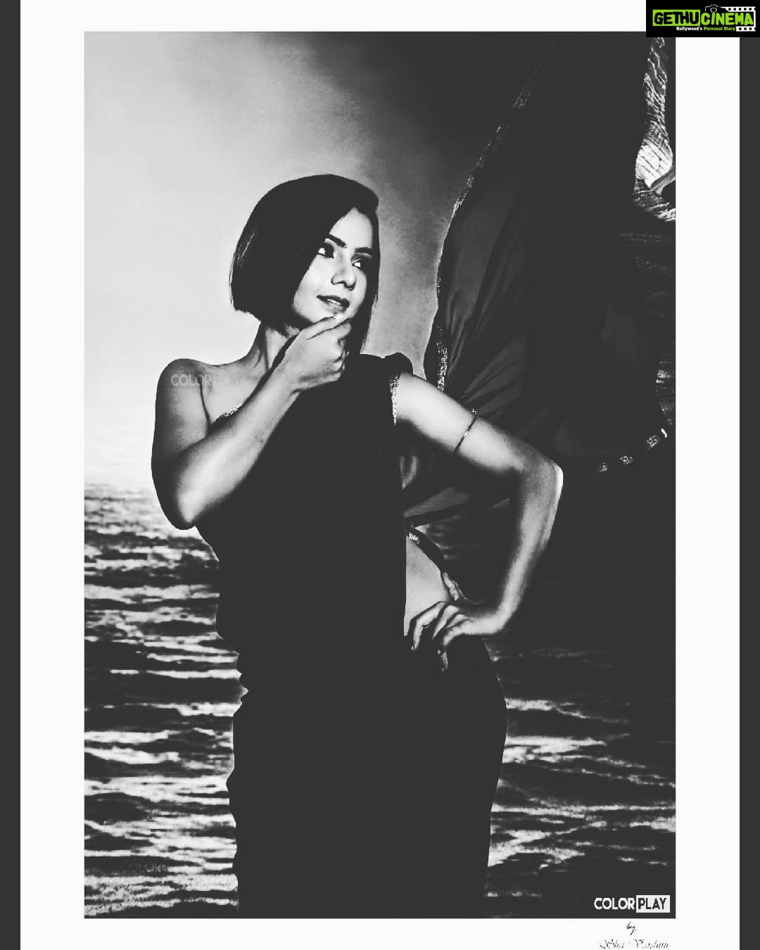 Pavithra Lakshmi Instagram - Coz its throwback thursday!!!! It is a very very very old pic! 2 and half years old to be precise. Loved every bit of posing for this. Makeup and hair - @pavithralakshmi_166 Photography by - @sanandvarsh Shot at @kapaphotographyacademy #oldpic #throwbackthursday #memories #alwaysdowatyoulove #modellife #pavithralakshmi #pavithra #popzy #actor #model #blahblahblah