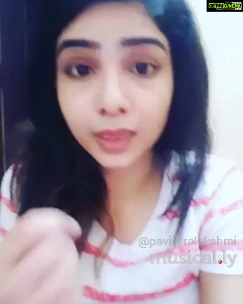 Pavithra Lakshmi Instagram - When you are a foodie even while learning๐๐๐๐ #pavithralakshmi #actor #actress #model #chennaimodel #mallu #pavithradubsmash #blahblahblah