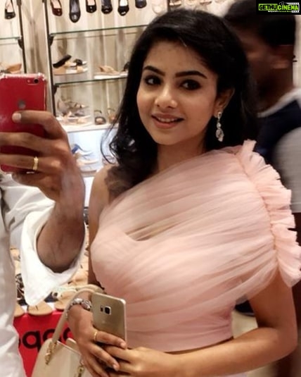 Pavithra Lakshmi Instagram - For whoever asked me to upload a close up solo pic with that outfit๐๐๐!!! Sorry didnt have a solo pic. Had to chop from a mirrorfie