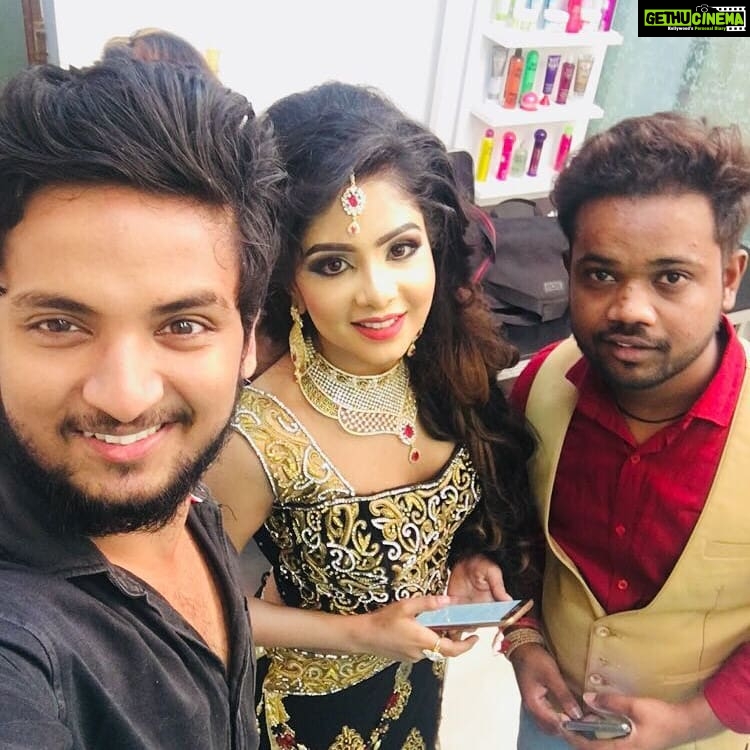Pavithra Lakshmi Instagram - The two important people behind the beautiful series @sshaazzy and Amit #latepost #Posingnaturally #forpearlacademy #modellife #dowatyoulove #lovewatyoudo #lovedthelook #blahblahblahblah