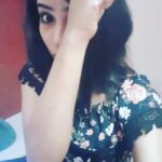 Pavithra Lakshmi Instagram - Kasamusa kalyanam thevai Illai🙅🤦‍♀🤷‍♀coz it's been a while I posted my craziness!!! Publicity miga mukkiyam amaichare!!!! #tamildubsmash #pavithradubsmash #pavithralakshmi #actordanceandmodel #nomakeuplooks #dowatyoulove #lovingit #lovewatyoudo #lovemybae #mammuseedis👻#whenmybaeasksaboutmarriage