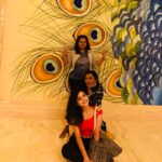 Pavithra Lakshmi Instagram - My best version of craziness comes out when i am with the best of my friends❤ @imdivyat and divya balachandar #myswagteam #officiaunchmeetitwas #pavithralakshmi #popzy #actor #model #blahblahblah