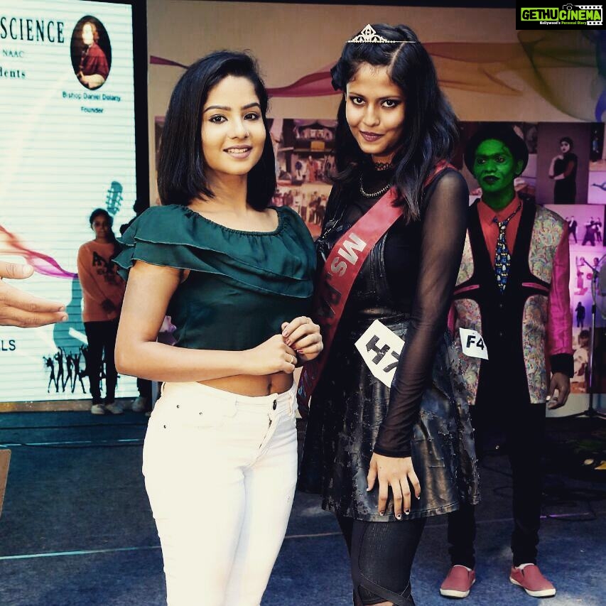 Pavithra Lakshmi Instagram - #judgingscenes #patriciancollegeofeducation #rampwalk