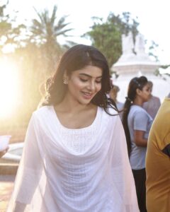 Pavithra Lakshmi Instagram - Blush blush blush! Let the whites turn pink.