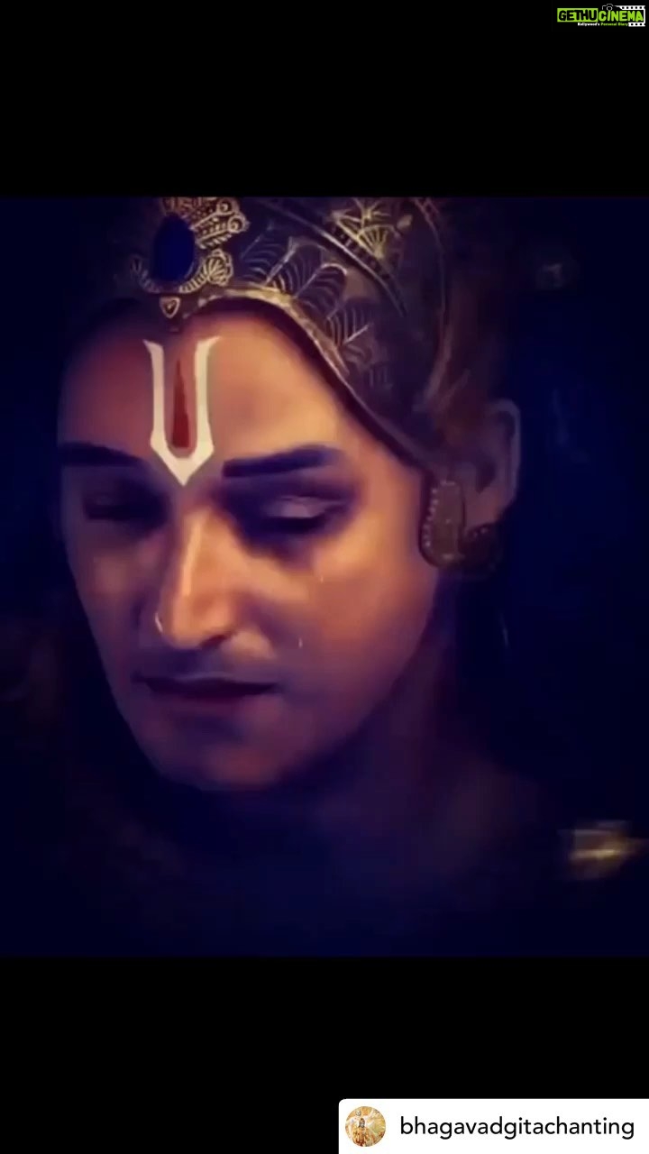 Payal Rohatgi Instagram - लोग क्या सोचेंगे यह सोचकर बहुत सारे लोग अपना जीवन बिताते हैं परंतु कभी यह सोचा की भगवान क्या सोचेंगे तुम्हारे बारे में ???? सही के साथ खड़े रहो और ग़लत के ख़िलाफ़ आवाज़ उठाओ क्यूँकि भगवान देख रहे है 🙏 #payalrohatgi Posted @withregram • @bhagavadgitachanting Jai Shree Krishna 🙏🏽