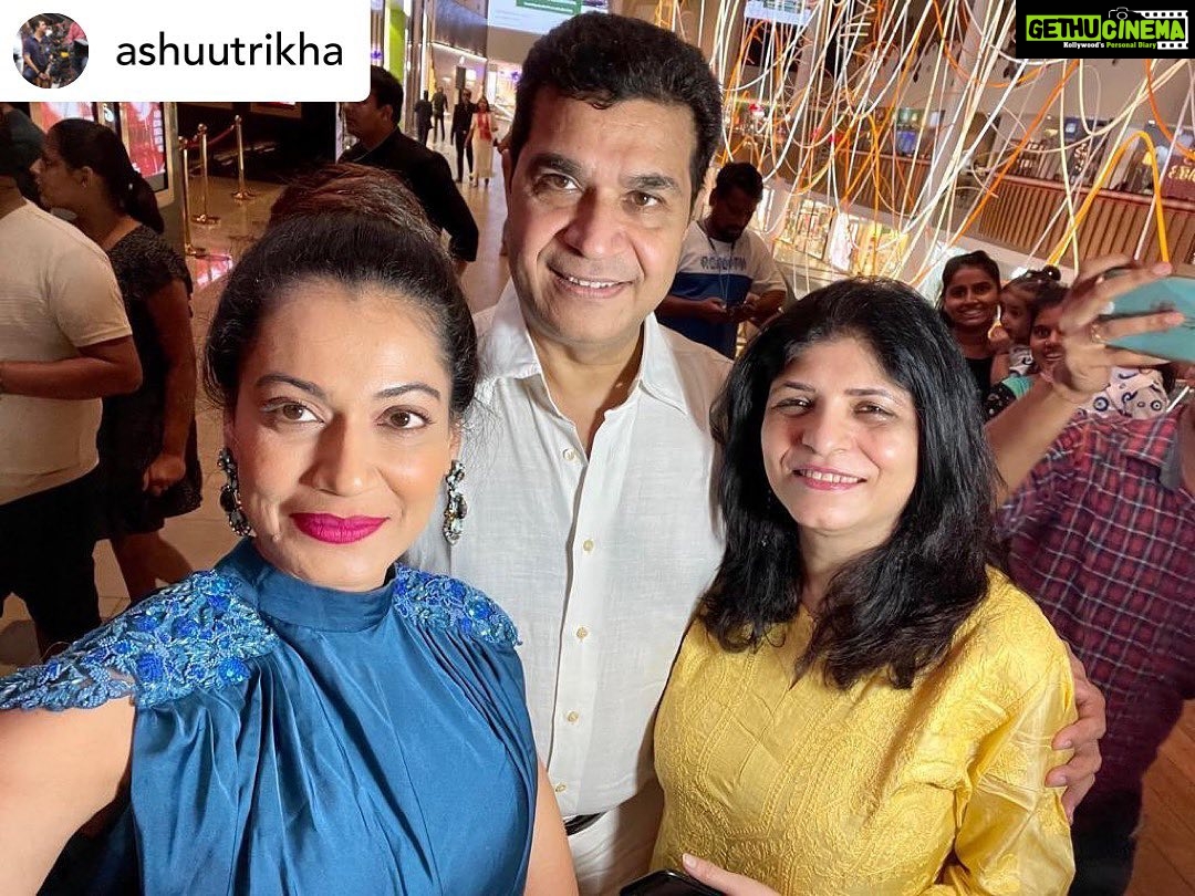 Payal Rohatgi Instagram - I love ❤️ u Ashu ji. Your wife loved my reality in reality show ❤️ I am humbled. #payalrohatgi #ladkihuladhskdihu #yogasehoga Posted @withregram • @ashuutrikha Bumped into an old friend @payalrohatgi after years at the premiere of #dhakkad . It was nice catching up. As vivacious as ever.