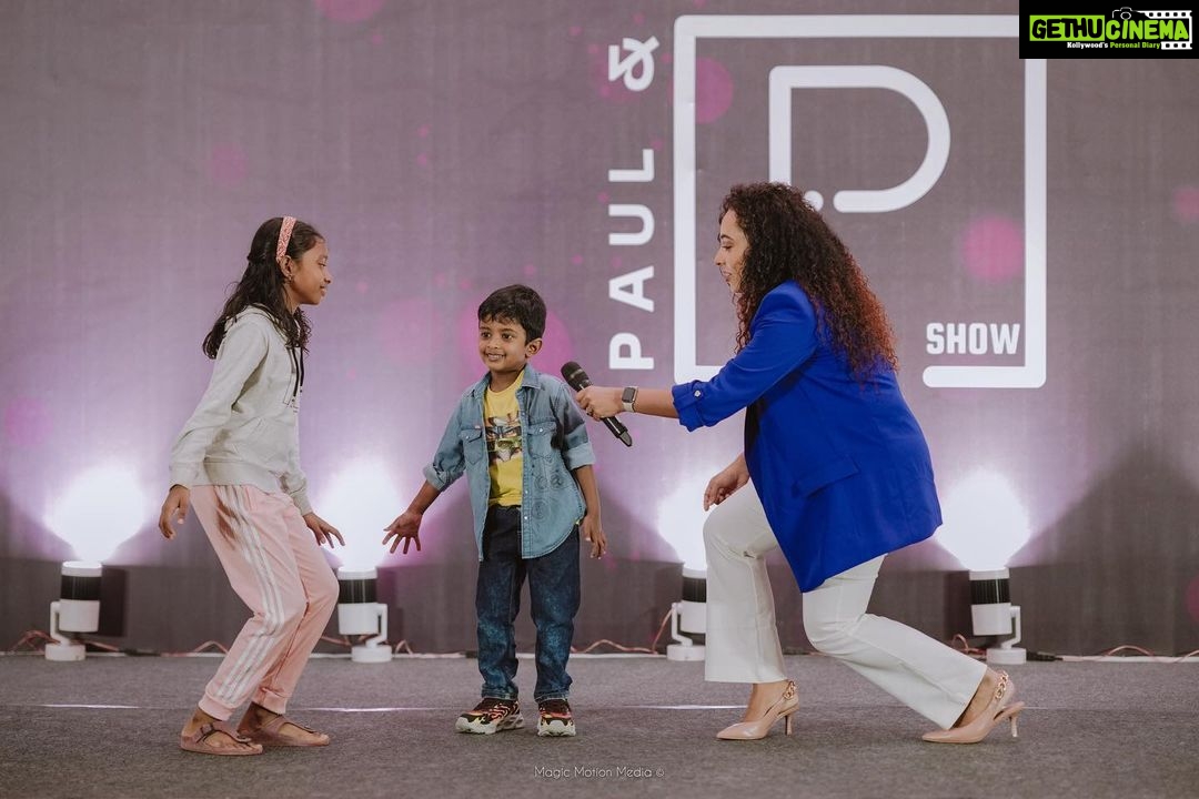 Pearle Maaney Instagram - The Paul & Pearle Show (Vol.1) . The Next Show is happening on April 2nd 2022 and the tickets are available on www.paulandpearle.com Link Also Available in Bio 🥰 See You on 2nd! Be there! ❤️ . Clicks @magicmotionmedia Event @dreams_floristsanddecorators Venue @kochimarriott