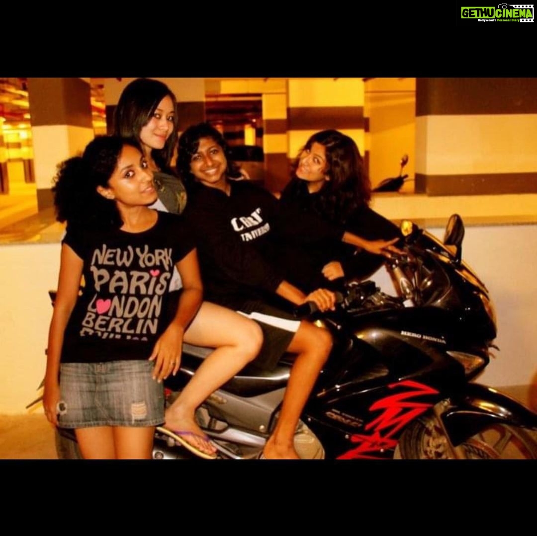 Pearle Maaney Instagram - Digging up some old pictures.. college days and school days 😀😋