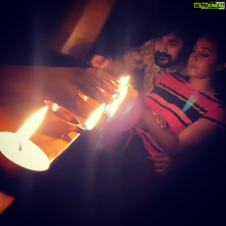 Pearle Maaney Instagram - When in Darkness... light a candle. 🥰❤️ #stayhome @srinish_aravind