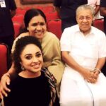 Pearle Maaney Instagram - All smiles with Shri. Pinarayi Vijayan Sir and his lovely wife Ms. Kamala Vijayan❤️ #keralaCM #godsowncountry @pinarayivijayan