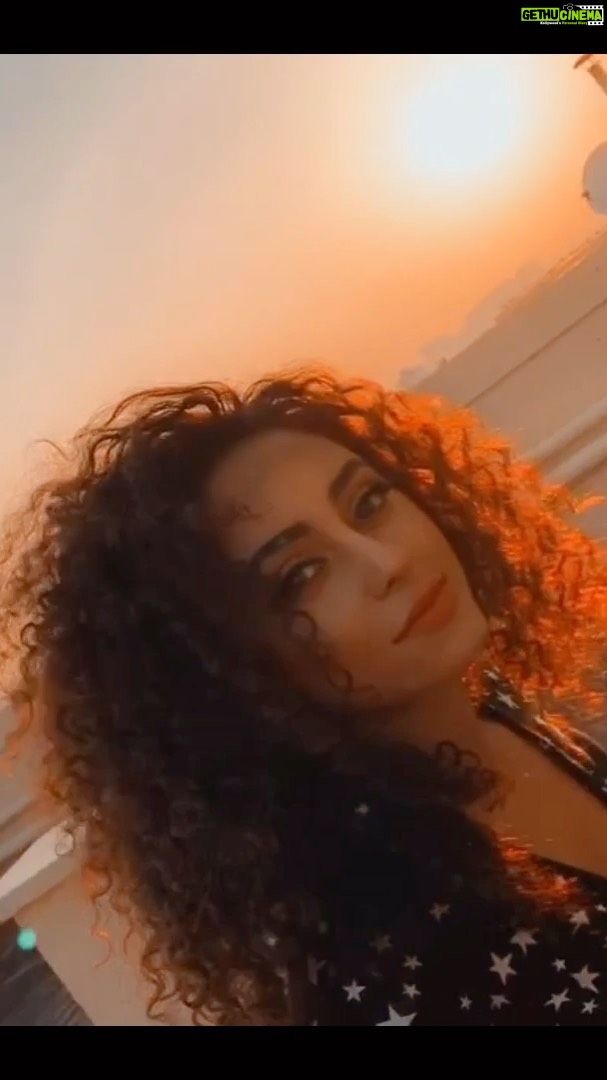 Pearle Maaney Instagram - A small dedication to all Lovers who are away from each other. Shot these videos casually a few weeks back when we were enjoying the sunset... quarantine time has given us a lot of time to do something creative so I edited this on my phone. This was shot by me and @srinish_aravind on an iPhone. Hope you all Enjoy it. Stay home. Stay safe. Understand that this too shall pass. ❤️ Music - A R RAHMAN ( Sillinu Oru Kaadhal - NewYork Nagaram)