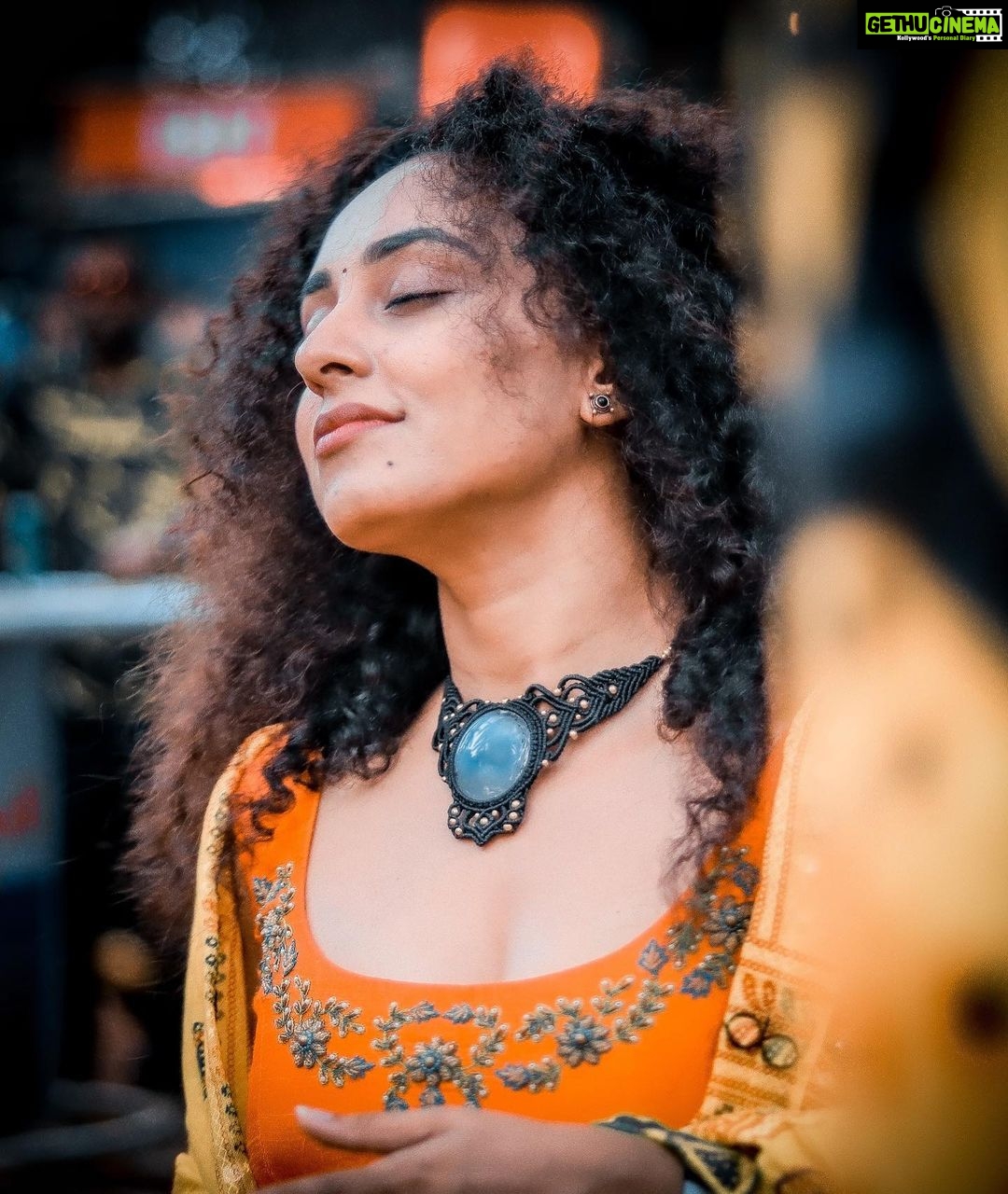 Pearle Maaney Instagram - Throwback to my 2020 NewYear Morning SunRise Vibe in Goa. Missing this Day. Saw some of the most beautiful souls around me.. the most beautiful sun rise... I prayed while I danced.. I said thanks for everything..for keeping me alive... for giving me the power to feel the greatest emotion of all..LOVE ❤️ Peace Love and Music to All✌🏻 . . . @kareshdesai 📸