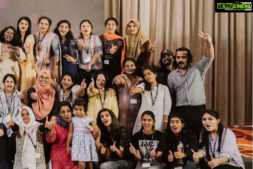 Pearle Maaney Instagram - The Paul & Pearle Show (Vol.1) . The Next Show is happening on April 2nd 2022 and the tickets are available on www.paulandpearle.com Link Also Available in Bio 🥰 See You on 2nd! Be there! ❤️ . Clicks @magicmotionmedia Event @dreams_floristsanddecorators Venue @kochimarriott