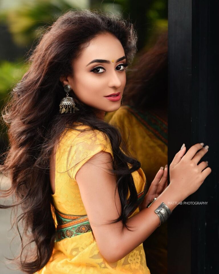 Pearle Maaney Instagram - If I had long hair 😎 if.... only if... this is an extension 🤪 . . . @matt_atelier click @ratikhavenugopal MUA