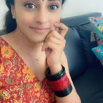 Pearle Maaney Instagram - When your husband buys you Kuppi Vala to keep a track of where you are in the house 🥰 #glassbangles @srinish_aravind ‘kilu kilu kilu 😋’ . . . . Wearing a comfortable kurta from @l_zaba