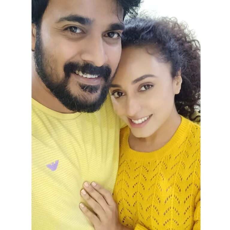 Pearle Maaney Instagram - When we both wore Yellow today . . 🦁🐱 @srinish_aravind