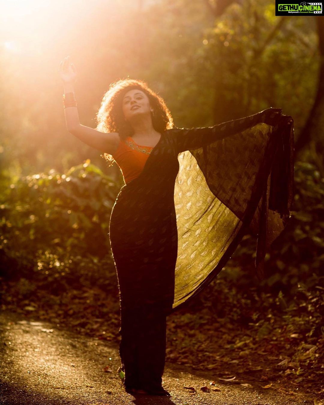 Pearle Maaney Instagram - Letting Life Live Me... ☀️ . . . . @sanu_mohammed click