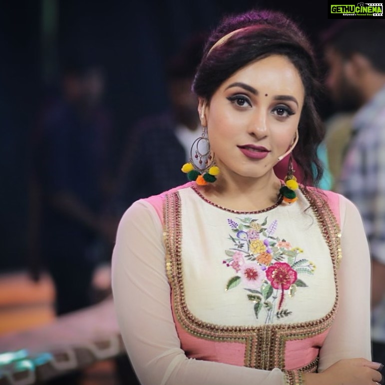 Pearle Maaney Instagram - Travel back in time... . . Wearing @labelmdesigners Make up : myself