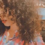 Pearle Maaney Instagram - Curly PEARLE 😜 having a good hair day... hence the inevitable “flaunt post”👩🏼‍🦱 #curlyhair #curlyhairstyles The Nail Artistry Chennai