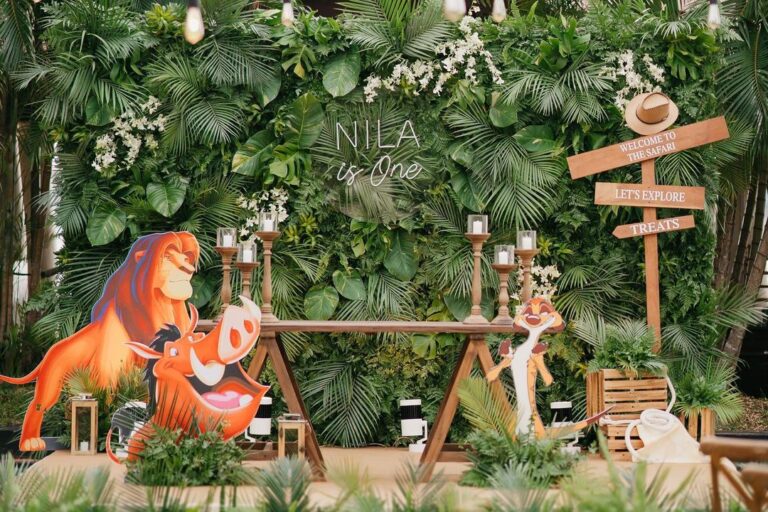 Pearle Maaney Instagram - ‘Nila Turns One’ One of the Most Beautiful Days of our life. Our little Angel is growing and we had to call the whole Jungle to celebrate with us 😋 @nila.pearlish ❤️ . Decor @dreams_floristsanddecorators Clicks @magicmotionmedia Cake @whisk_n_frost Location @tajmalabarcochin MUA @makeupandhairbysagallya