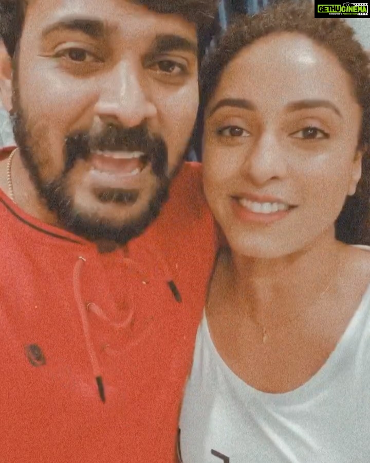 Pearle Maaney Instagram - Merry Christmas from our family to Yours ❤️ love you all! ❤️ . @srinish_aravind