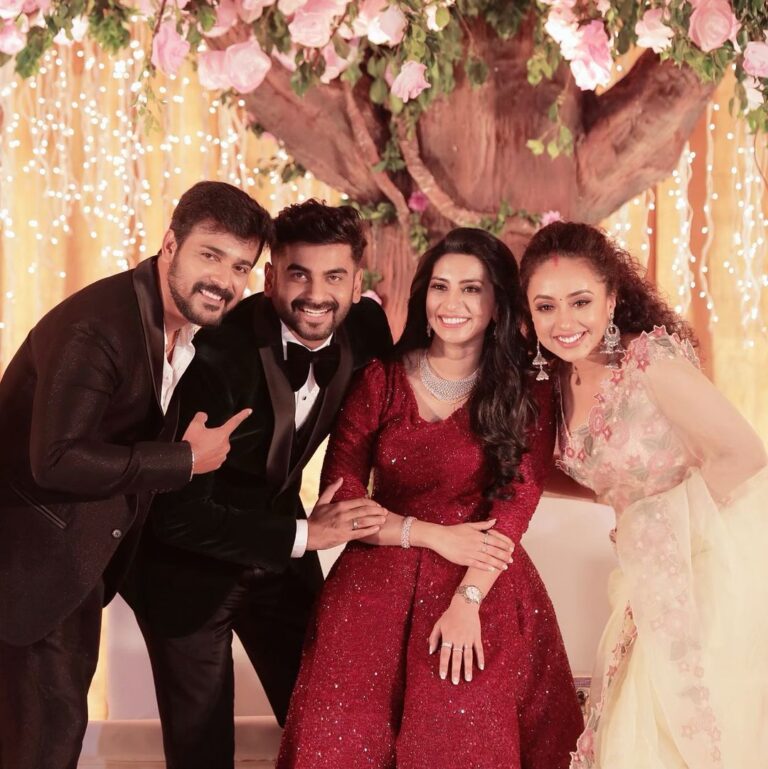 Pearle Maaney Instagram - @inst.adil . Celebrating Adil Ibrahim and Namitha’s marriage... 🥳they were close friends for many years 🥰and today they are Husband and Wife ❤️ im so happy for them and their family. 😍Wishing them all the best in life. With love @srinish_aravind & Pearle ☺️ ( Pearlish ) . . . . . . @labelmdesigners saree @creattio events @weddingbellsphotography @men_in_q_wedding
