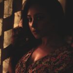 Pearle Maaney Instagram - She knew that the light would fall on her someday if she just kept moving... hence she continued to play hide and seek with the Sun ☀️ . . . @_daisydavid_ @daisydavidphotography By The Bae