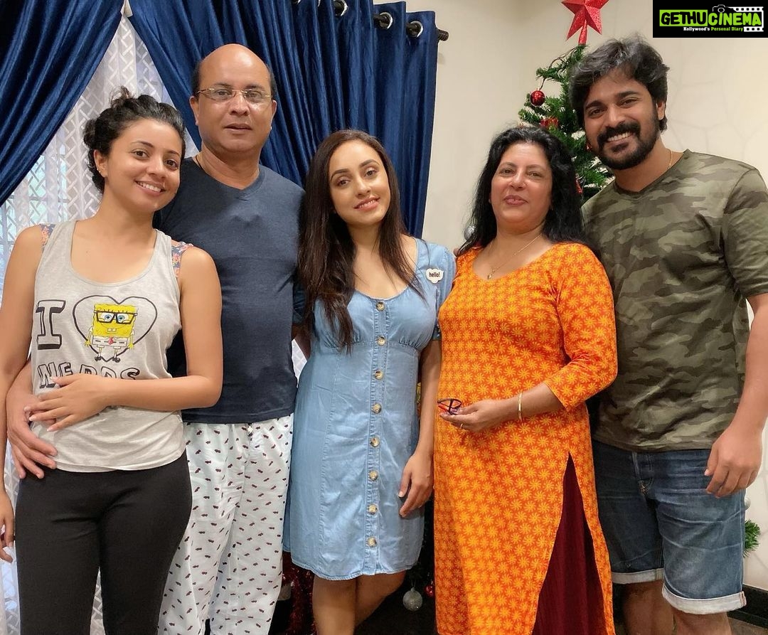 Pearle Maaney Instagram - My biggest Treasure in this whole wide world. ❤️🧿 🥰 . #family #love #christmasvibes