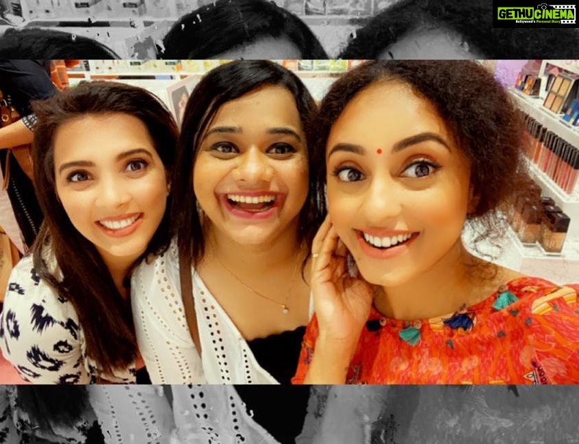 Pearle Maaney Instagram - We have 10kgs of make up on!!! Coz make up is an Art ๐ค and it was our occasional make up shopping day! We have tried every makeup product that we could possibly slap onto our faces๐... *scratches face...* ahem.. ๐ @pjmartha @fidanrafiq ๐ง is that you? ๐คช