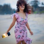 Pearle Maaney Instagram - When I say Peace Love and Music... I really give importance to “Music” that comes last.... I love music so much... that one of the first things I pack while I go on a trip is my Speaker 🥳🥰 so yea... Peace Love n Music to All... music is the best medicine for the soul.. listen to happy soulful music whenever u feel low and trust me u will feel better instantly 🌸❤️