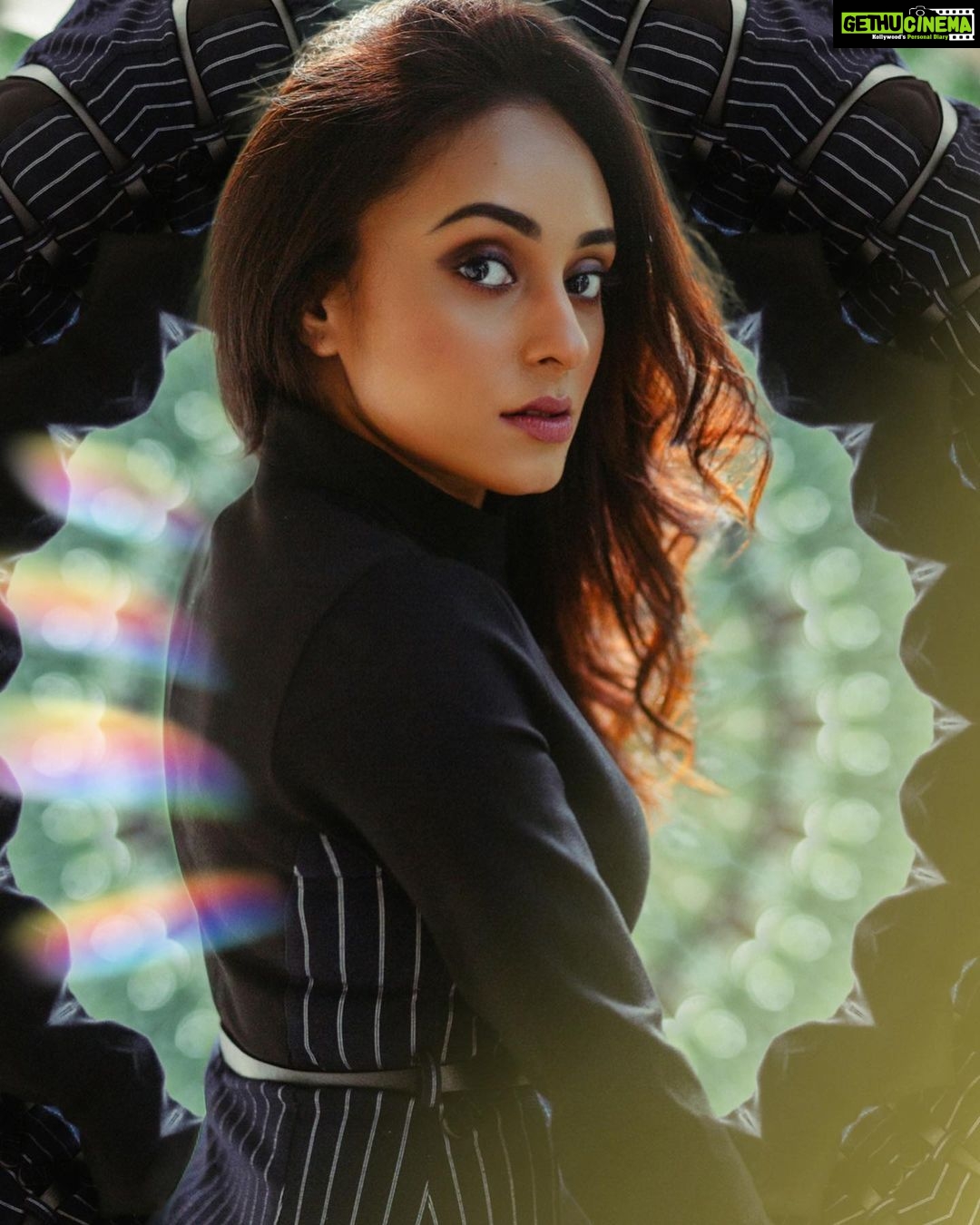 Pearle Maaney Instagram - Me looking at 2019 vs Me looking at 2020 .swipe right 👉🏻😎 . . Click @clintsoman Stylin @adampallil