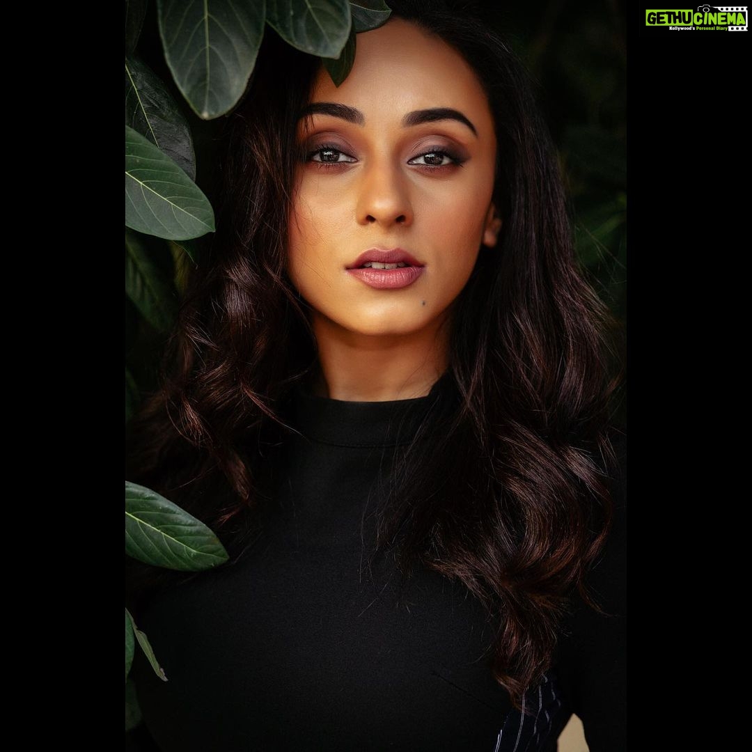 Pearle Maaney Instagram - She only wished to remain as God’s favourite tool forever. . . . Click @clintsoman Styling @adampallil Makeup @myself 🌸