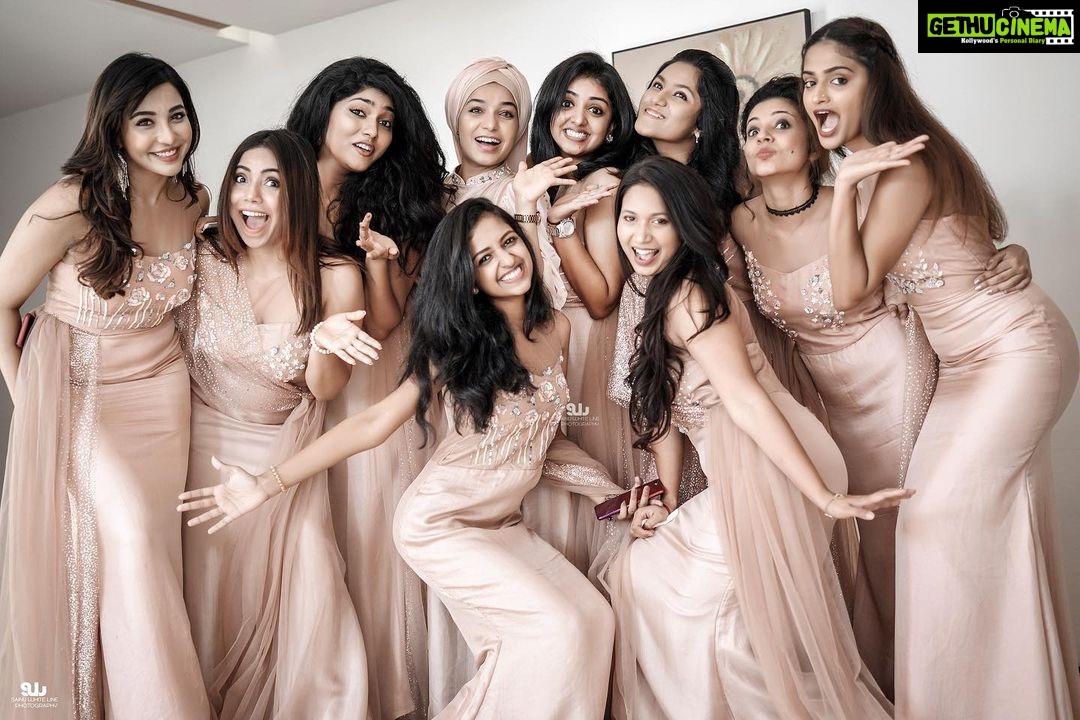 Pearle Maaney Instagram - My darlings๐๐๐ #bridesmaids #throwback . . @paro_nair @public_butter_world @samyuktahornad @zehera_cimi @shradha_davis @rinita_davis @sneha_stars @alinajacob @rachel_maaney @unicornsingh