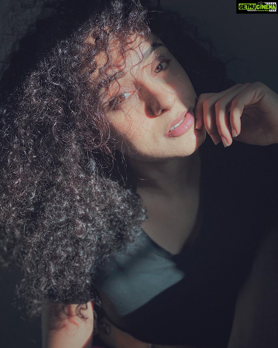 Pearle Maaney Instagram - Shot on iphone11... by @rohitsaraf10 #sunlight #shadows Film City