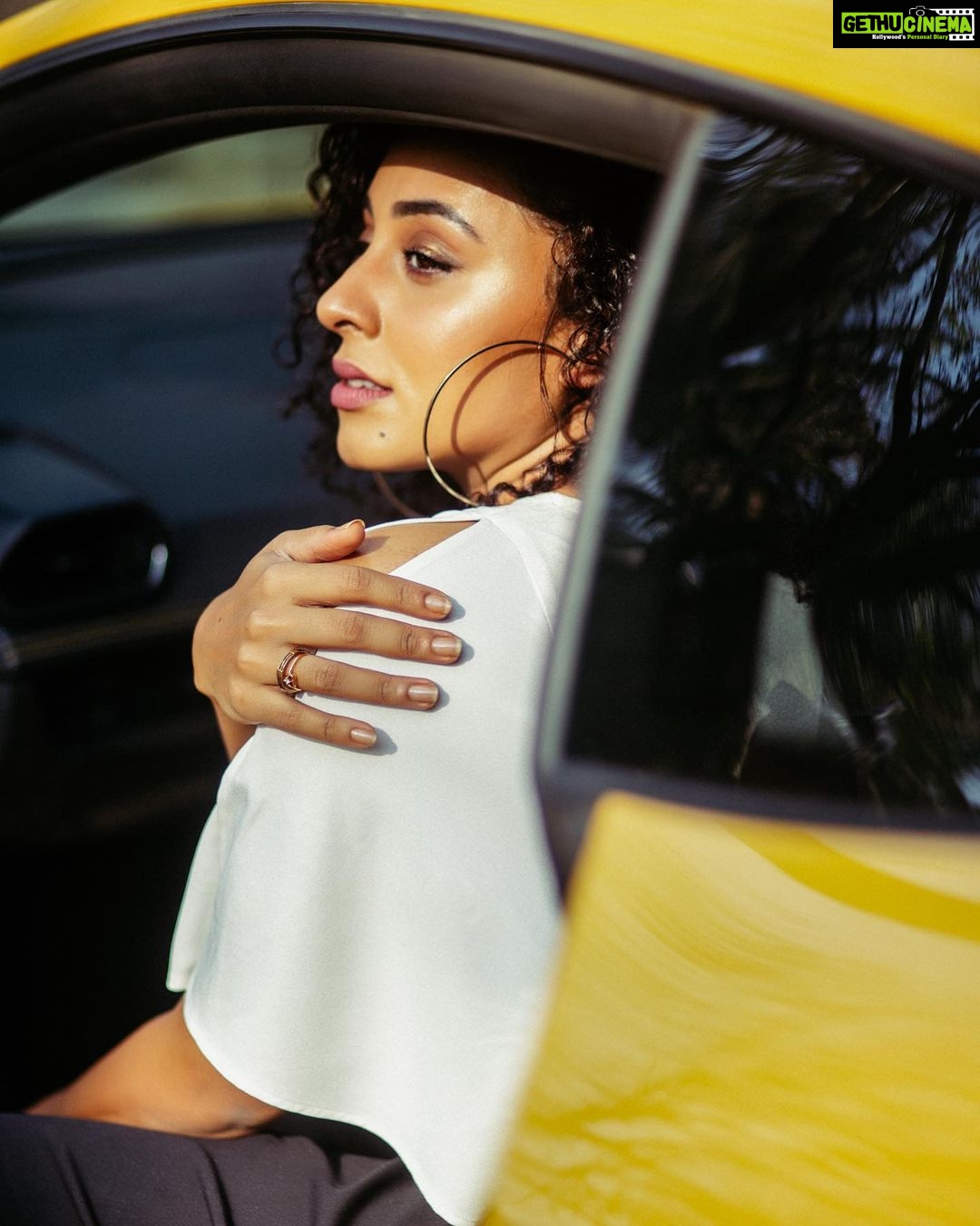 Pearle Maaney Instagram - Looking to the distance, to find the perfect caption 💫😋 Shot by @clintsoman Styling @adampallil #instafashion #instaloveparrots Bangalore, India