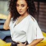 Pearle Maaney Instagram - Beauty fades with time... but attractiveness grows with time. Stay beautifully attractive 🌸 . . . @clintsoman click Styling @adampallil