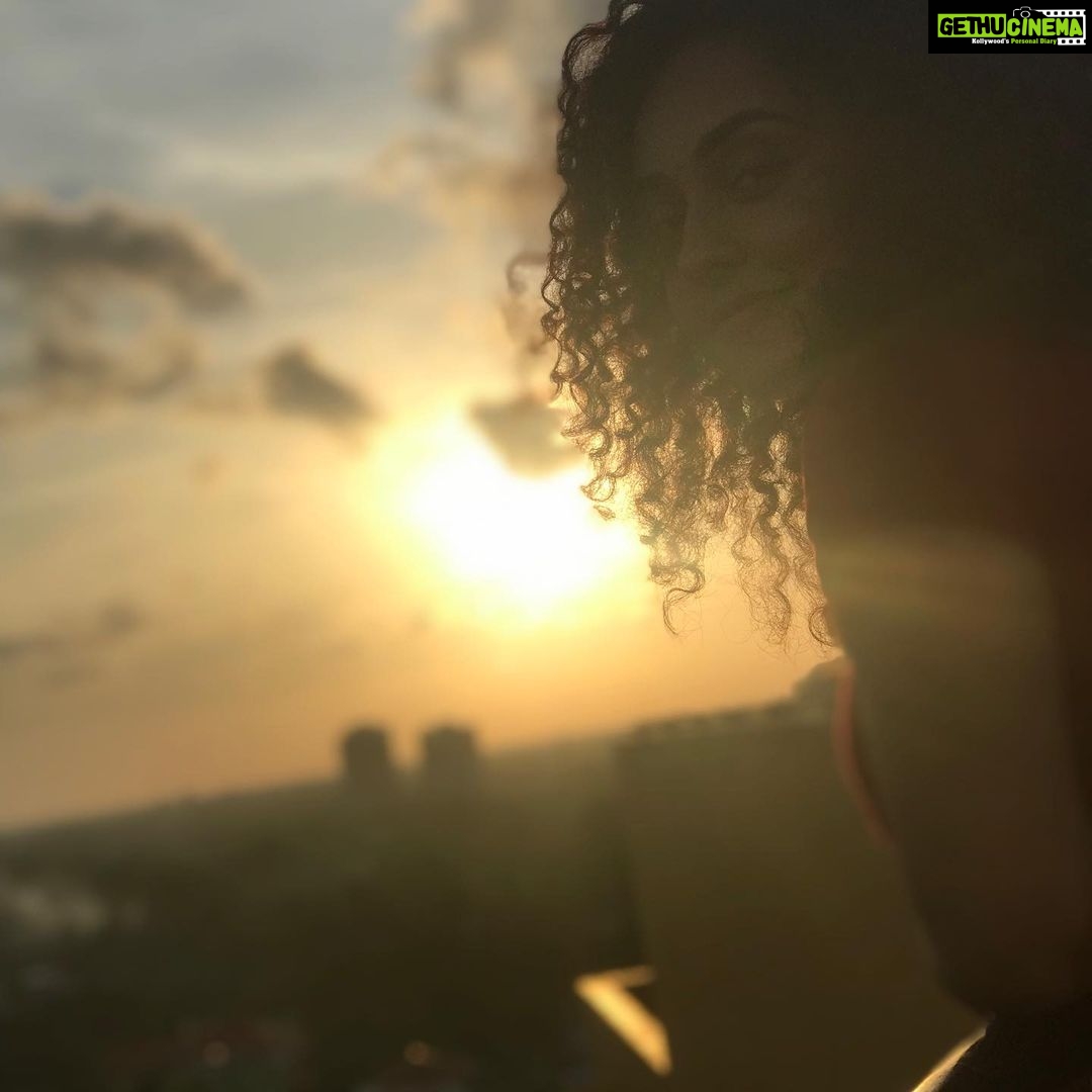 Pearle Maaney Instagram - Paint the sky with your imagination. It’s your free Canvas ☀️ . . . . 📸 @fidanrafiq #pearlemaaney #sky #nature #sunset