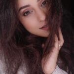 Pearle Maaney Instagram - In a big world.. I’m just a small Dot with Big Dreams🌸😋 . . . @_daisydavid_ @daisydavidphotography . #pearlemaaney #messyhair #curlyhair #bollywood
