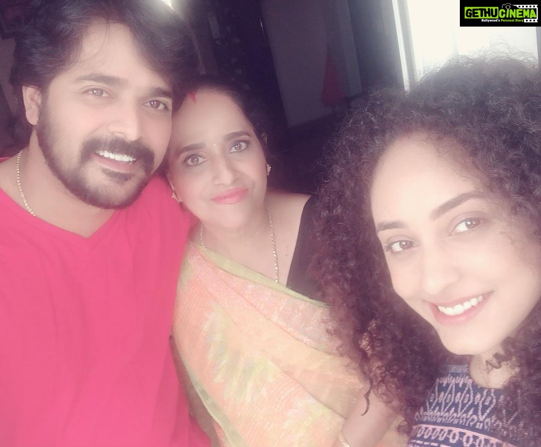 Pearle Maaney Instagram - Guess who is in between us! 😋 Gave Amma a small make over and I think she looks super gorgeous. 😘😘 @srinish_aravind #motherdaughterbondingtime