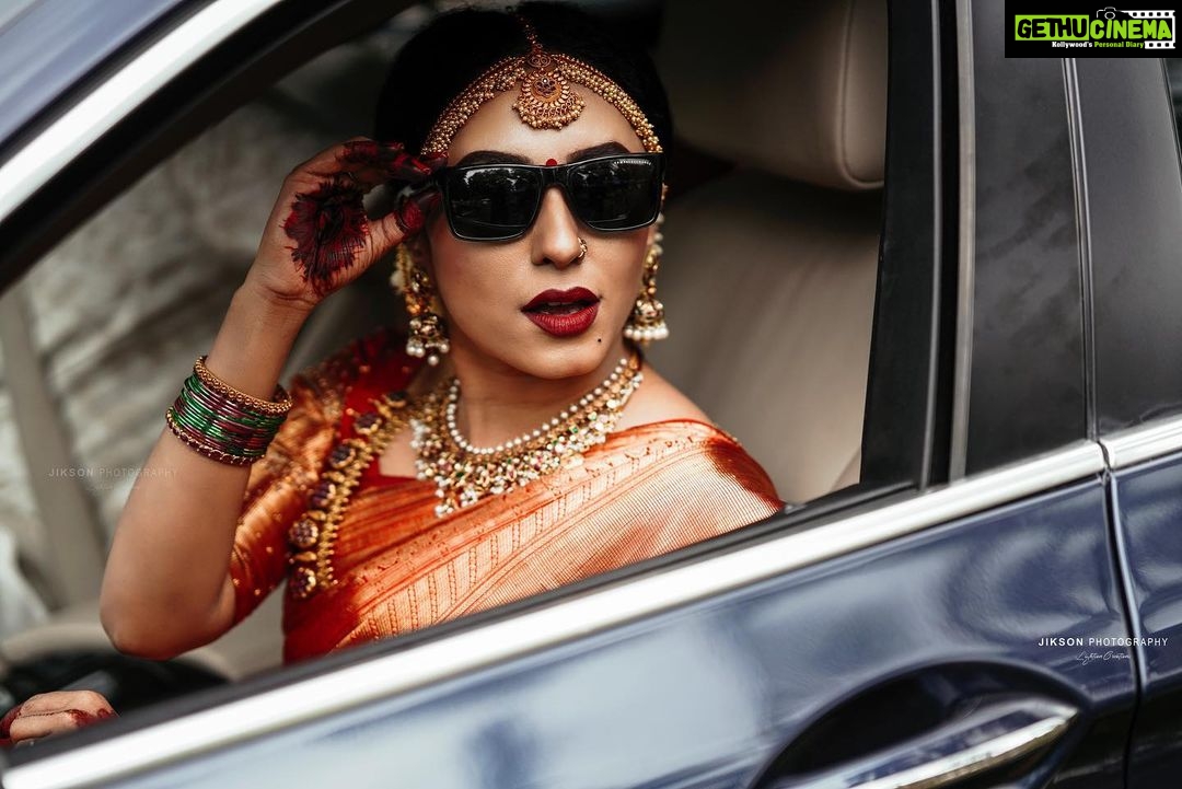 Pearle Maaney Instagram - Me when they say there is one more glass of payasam left. #onammemes #onamhangover #onamonamonam #nomnom @jiksonphotography