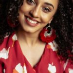 Pearle Maaney Instagram - Be happy... think of 10 of your blessings... be thankful for it.. and as a result... u will be happy 😋❤️ . . . @clintsoman click @adampallil styling