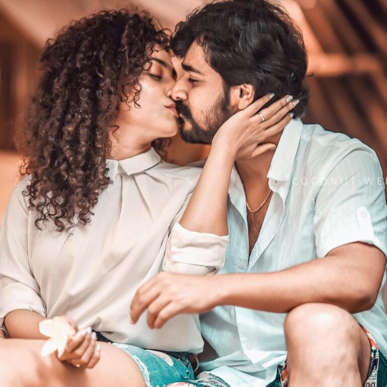 Pearle Maaney Instagram - Happy One year Baby... now we have a lifetime to Go 🌸😘 God Sent 🧿 . One year Back.... Pearle : “I really like you... I don’t wana date and all... I wana marry you. Are you up for that???☺️😋😋