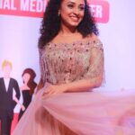 Pearle Maaney Instagram - SIIMA 2019 in Doha Styling @joe_elize_joy Dress @fatiz_bridal_emporio . #siima2019 #siima #pearlemaaney