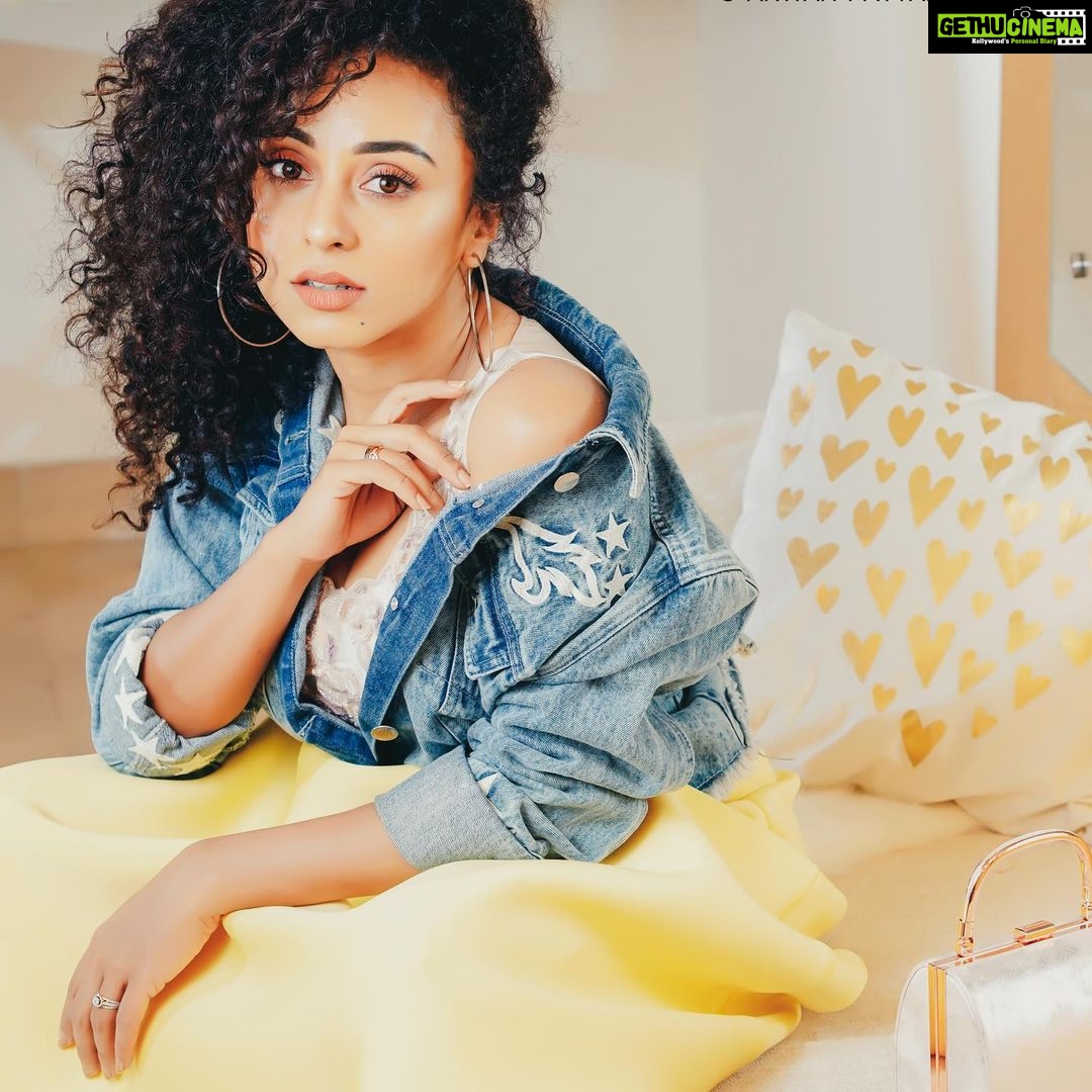 Pearle Maaney Instagram - I love everything about you. πΈπ¦π₯ . . . @anwarpattambiphotography @_rosstory_