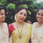 Pearle Maaney Instagram - Our Simple Onam. First Onam after marriage with Amma and Achan. @srinish_aravind #chennai #onam2019